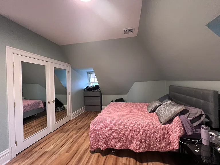 921 College St #2 — Photo 15