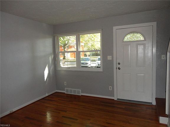2nd image of 490 Kenwood Dr #G14