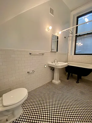 Rented by Dynamik Realty | media 4