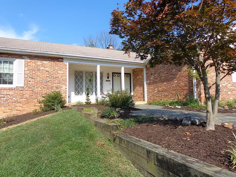 8126 Dunsinane Ct — Photo 1
