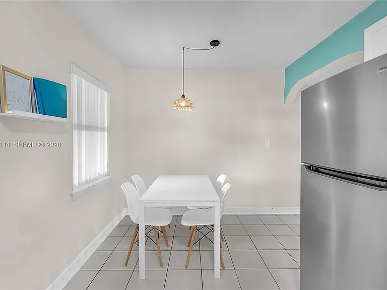 261 SW 15th St #3 — Photo 12