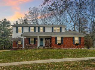 1584 Dexter Woods Dr, Chesterfield, MO 63017