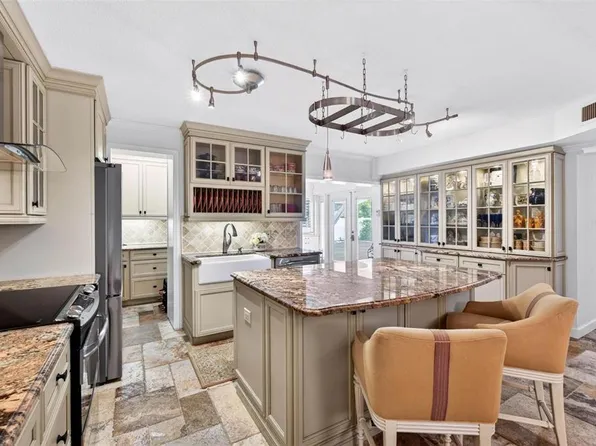1065 EDEN ISLE BOULEVARD NE #2, ST PETERSBURG, FL 33704