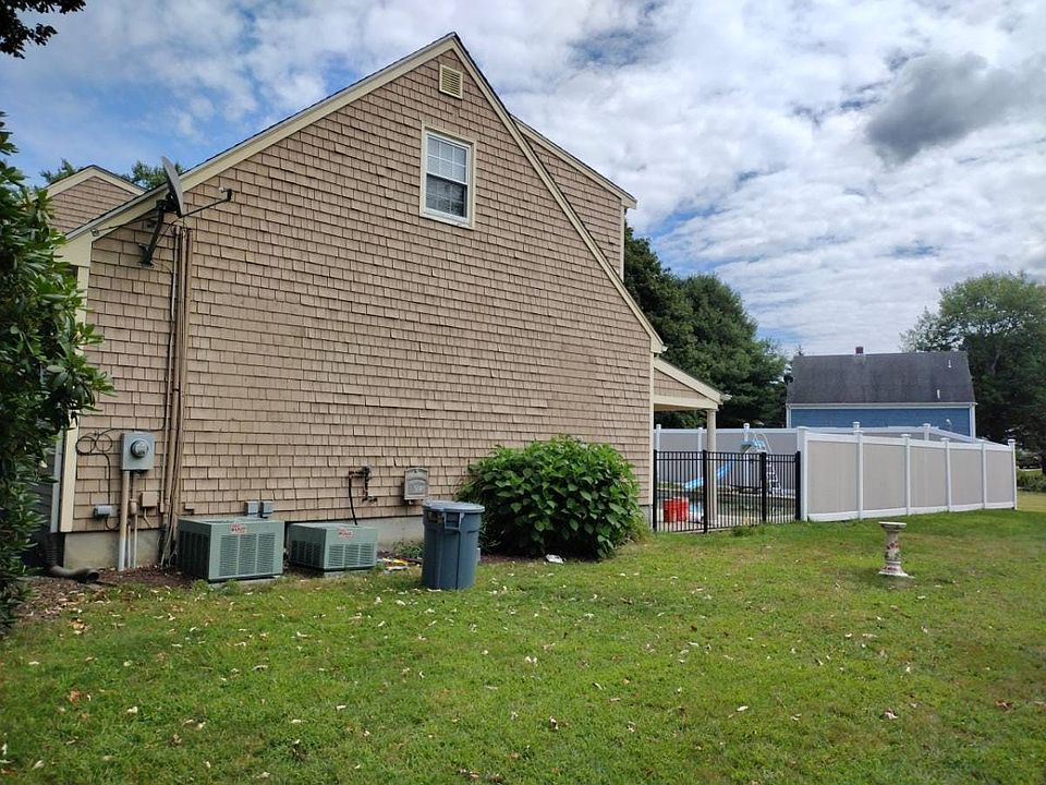 2nd image of 26 Ridgeside Ln