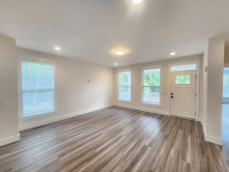 1128 Blueview Dr — Photo 5