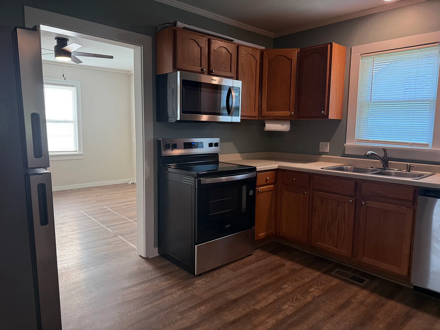 2 bed, 700 sqft, $1,300 — Photo 2