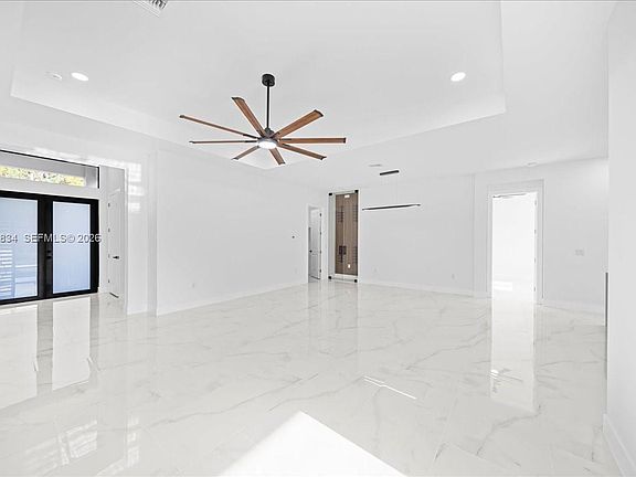 4th image of 626 Beach Ave S