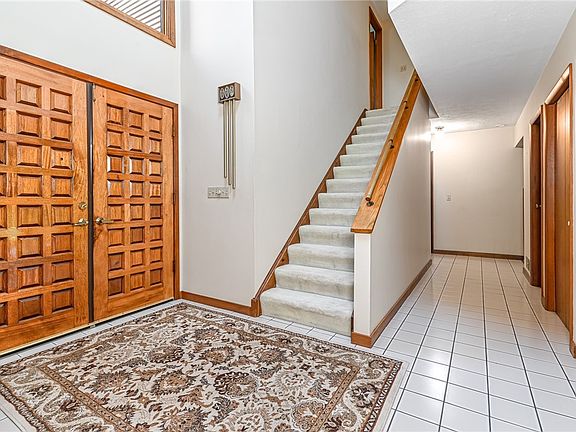 3rd image of 1627 King James Dr