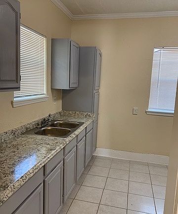 5th image of 2323 Saunders Ave