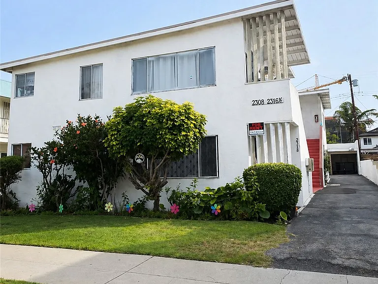 2316 S Carmelina Ave — Photo 1