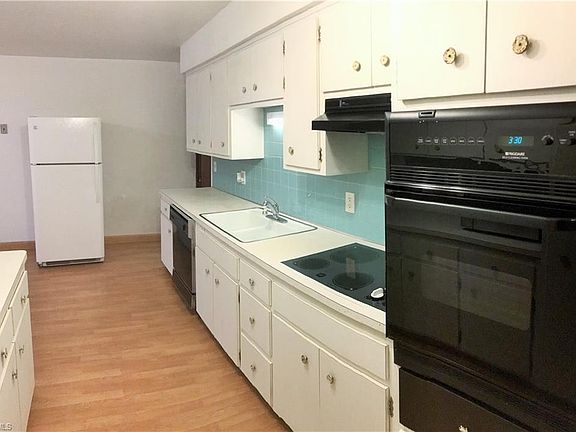 3rd image of 883 E Parkleigh Dr