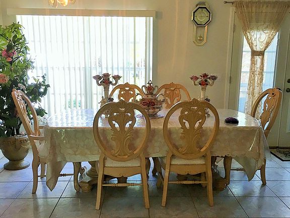 4th image of 2933 S Biscayne Dr