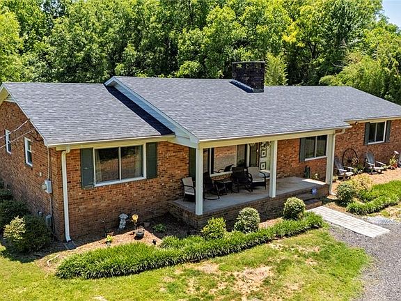 3rd image of 406 Old Liberty Rd
