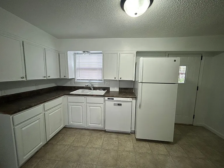 223-229 Morgan St — Photo 6