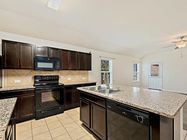 5916 Montrelia Dr — Photo 10