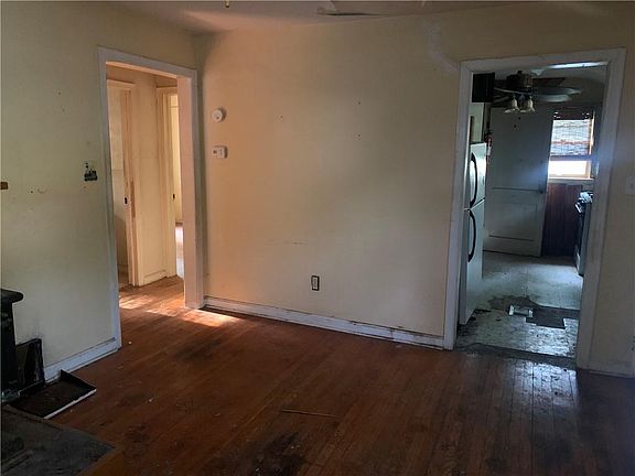 3rd image of 1628 S Brookside Ave