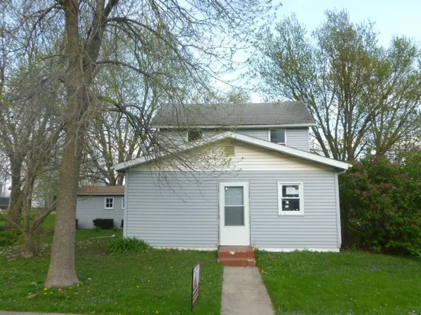 312 Broadway St, Nichols, IA 52766