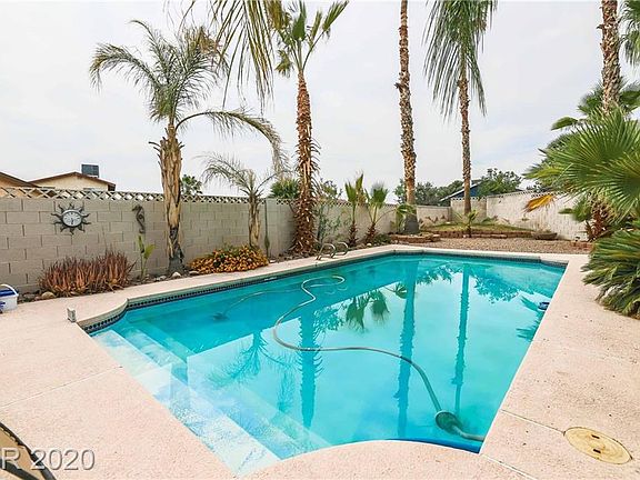 3rd image of 4372 Cloverhill Ct