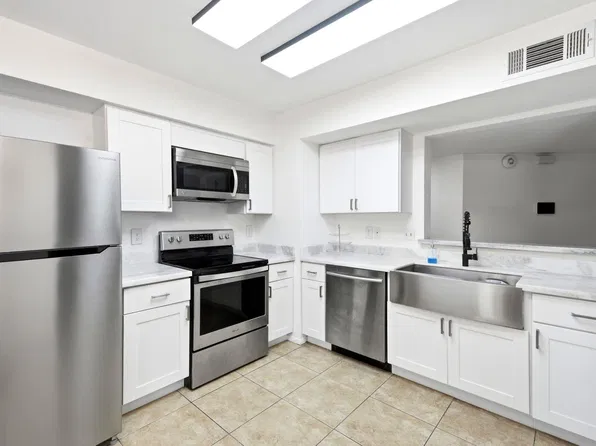 2011 Spenwick Dr APT 425, Houston, TX 77055