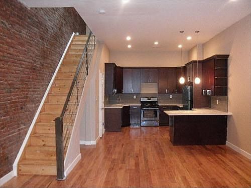 5th image of 158 Hart St