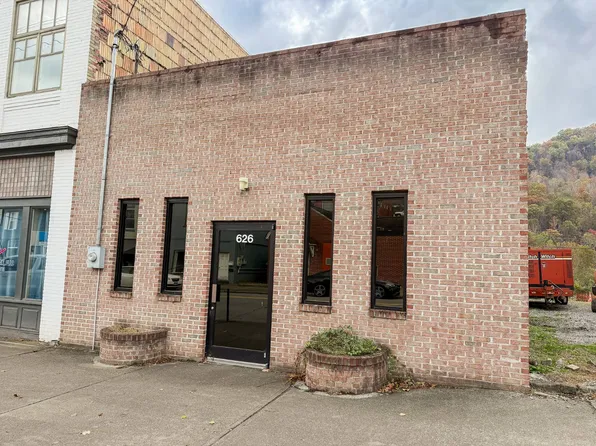 626 Elk St, Gassaway, WV 26624