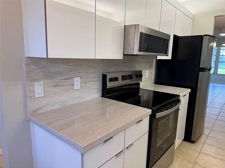 12501 SW 14th St #112R — Photo 3
