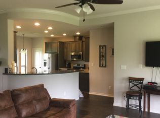 252 Lakeview Dr, Victoria, TX 77905