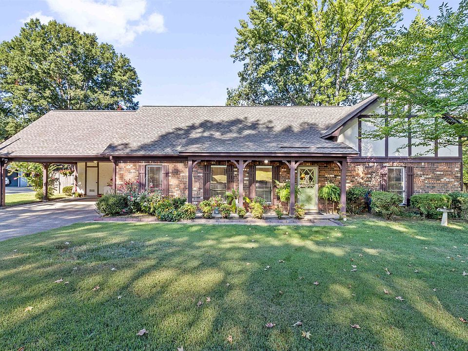 1st image of 2623 Surrey Wood Dr