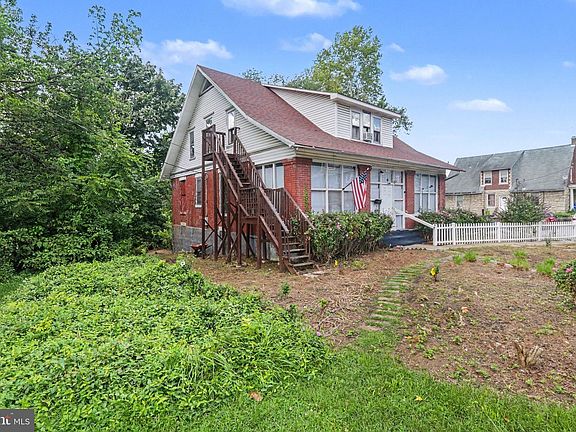 3rd image of 2120 Walnut St
