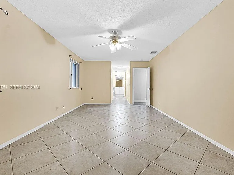 1623 E Harmony Lake Cir — Photo 55