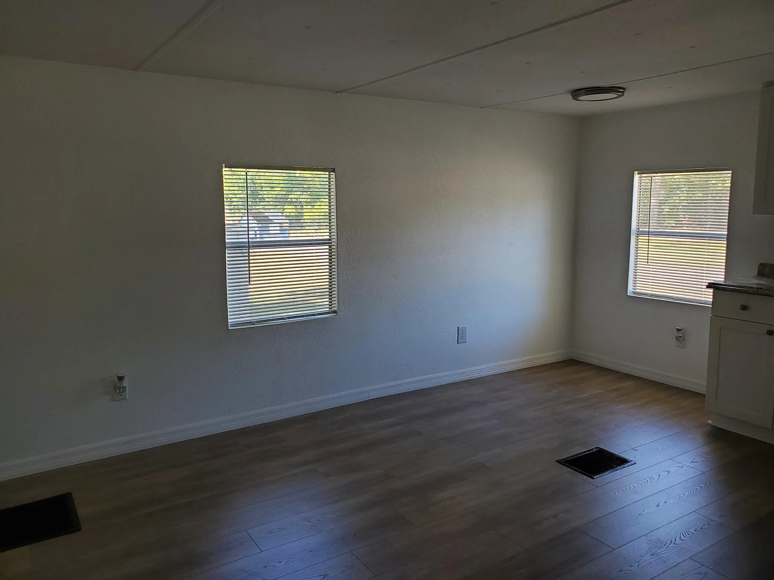 6811 Rochelle Ave — Photo 3