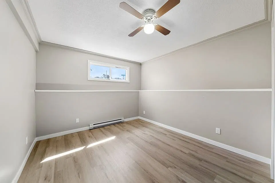 Lower-218 Hilda St — Photo 4