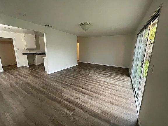 5th image of 530 Providence Crossing Dr