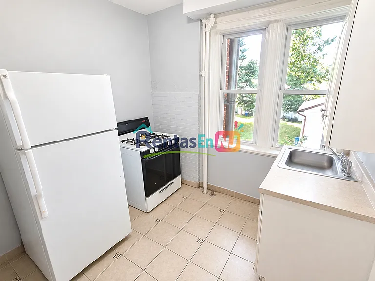 375 Fairmount Ave #8 — Photo 3