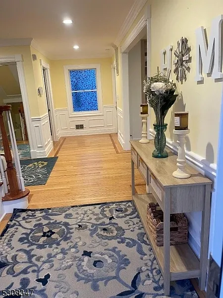 6 bed, 5.0 bath, 2800 sqft, $6,400 — Photo 2