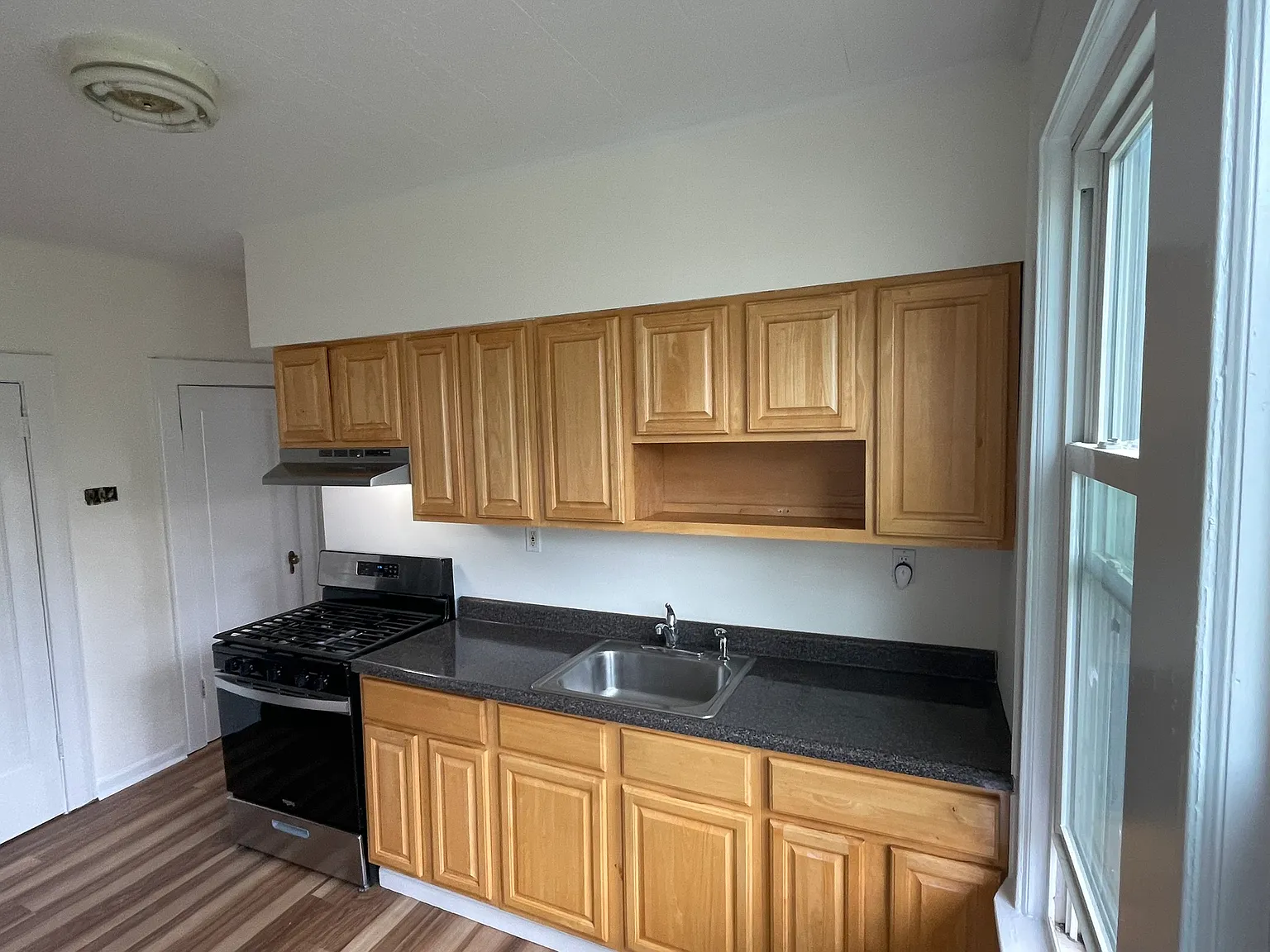 2 bed, 721 sqft, $1,750 — Photo 3