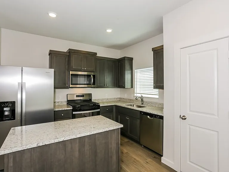 1540 Woodwinds Dr — Photo 9