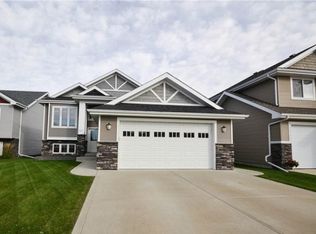 7117 Henners Rd, Lacombe, AB T4L0C3