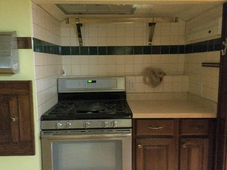 Kitchen Stove-Gas with Air Vent