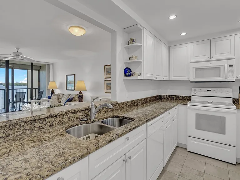 1840 Tarpon Ln #D202 — Photo 11