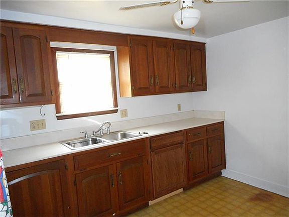 2nd image of 518 Welty St