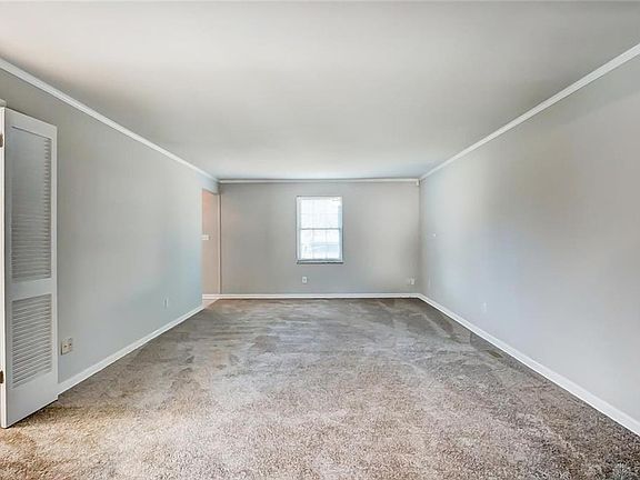 4th image of 2787 Meadow Park Dr