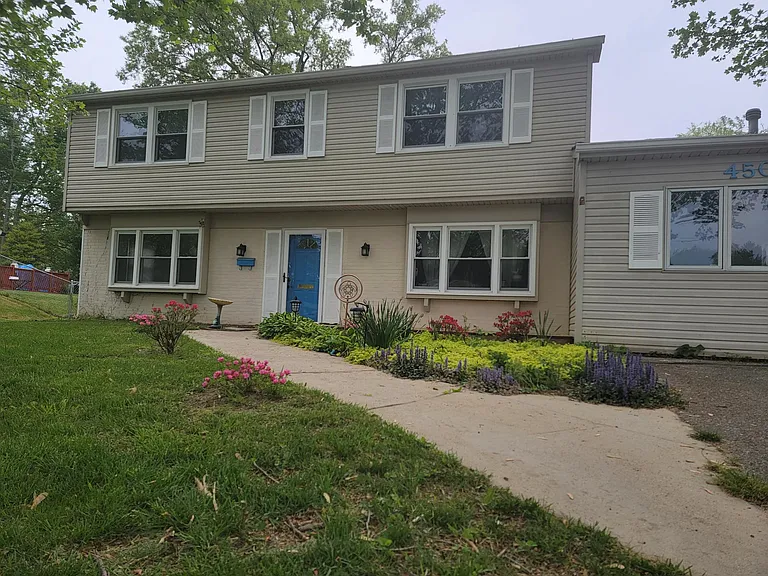 4503 Oaklyn Ln — Photo 2