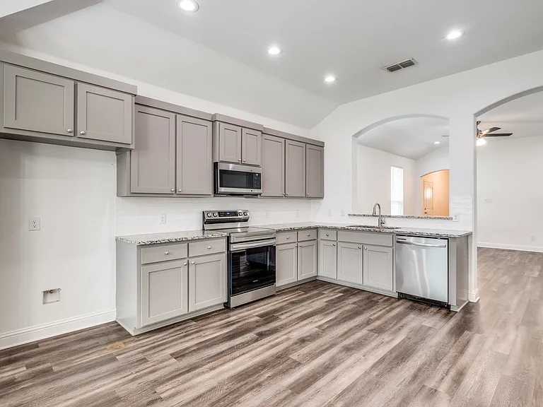 2918 Morgan Dr — Photo 4
