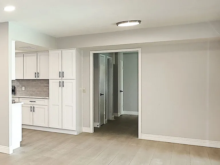 2131 E Geneva Dr — Photo 8