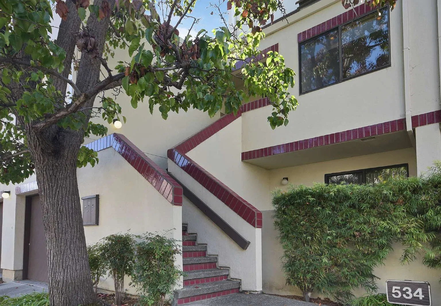 2 bed, 2.0 bath, 1568 sqft, $4,350 — Photo 2