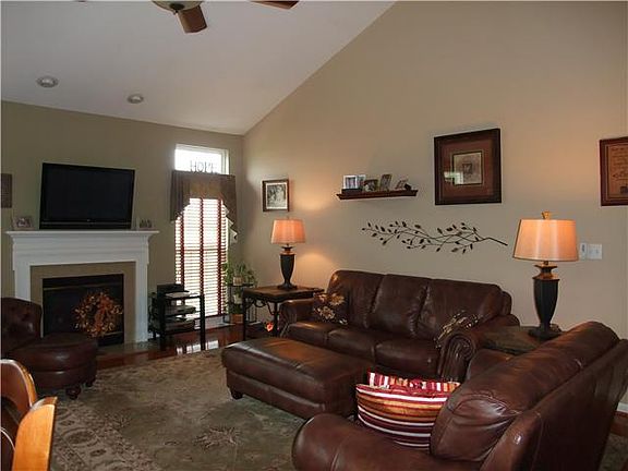 5th image of 623 Southerness Dr