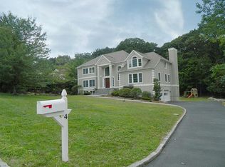 4 Quaker Ln, West Harrison, NY 10604