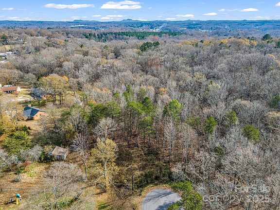 5th image of 123 Pinecrest Dr