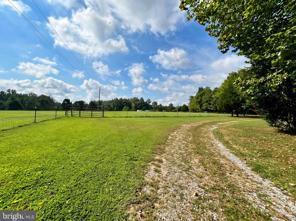 615 Reed Bridge Farm Rd, Bruington, VA 23023